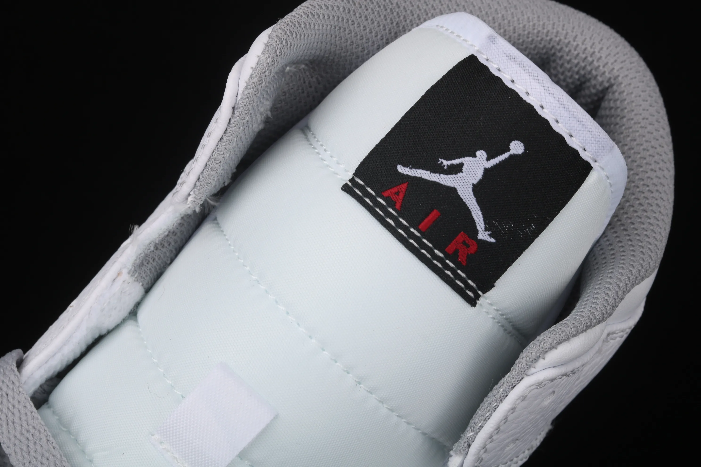 All categories Air Jordan Jordan series basketball shoes Air Jordan 1 Mid Air Jordan 1 Mid AJ1 Joe 1 splash gray China series basketball shoes 554725-115